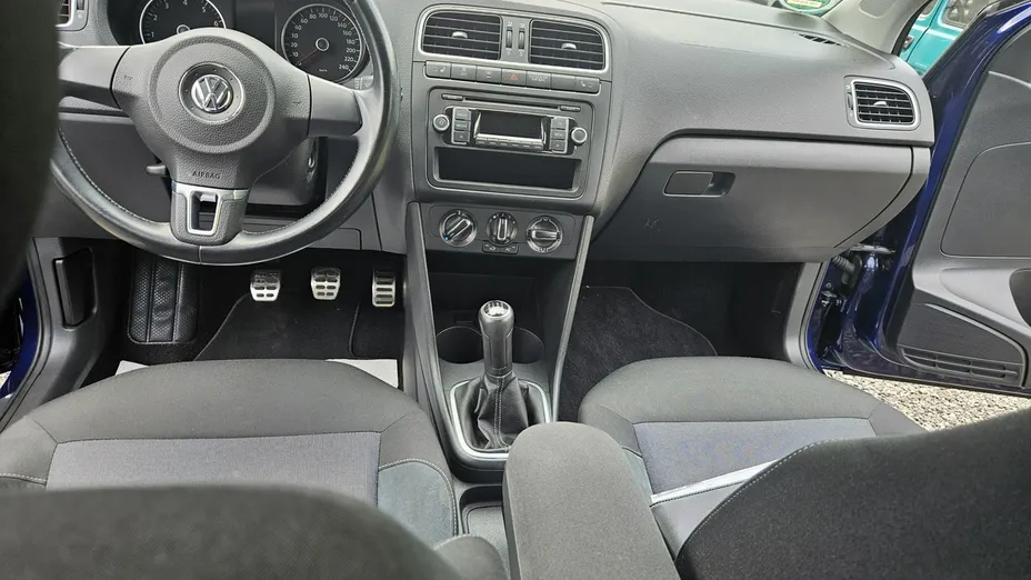 VOLKSWAGEN Polo -