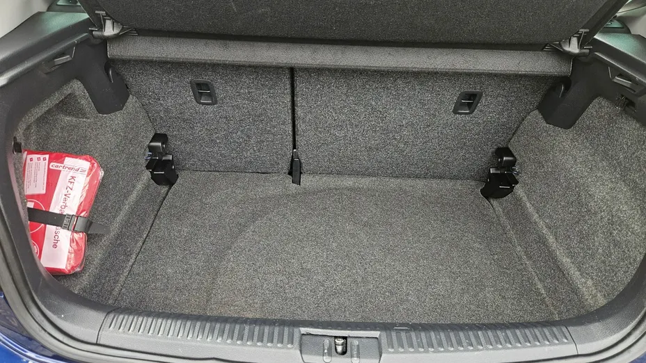 VOLKSWAGEN Polo -