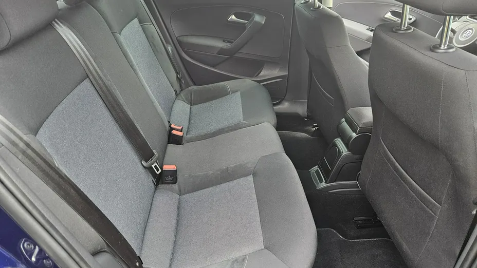 VOLKSWAGEN Polo -