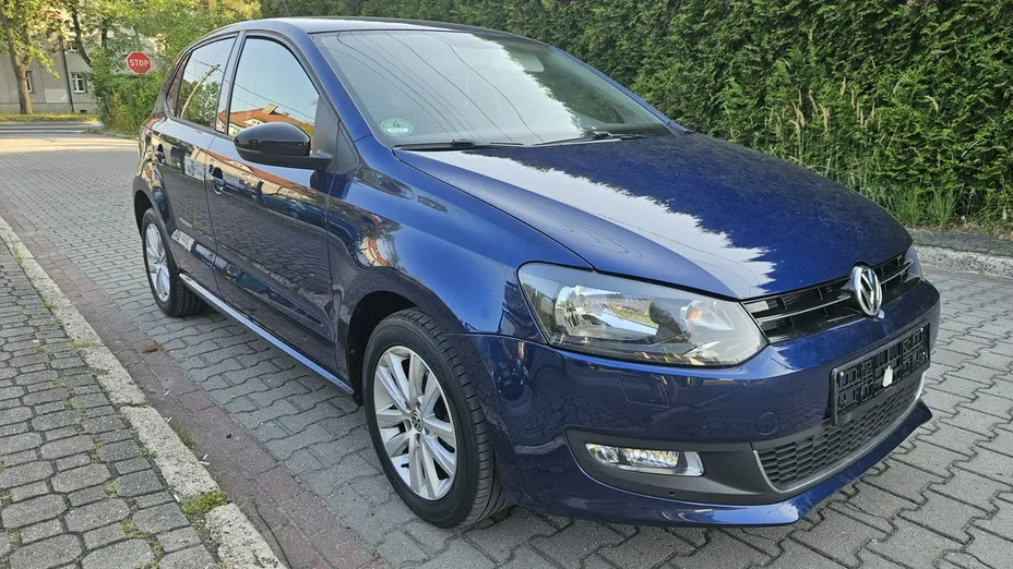 VOLKSWAGEN Polo -