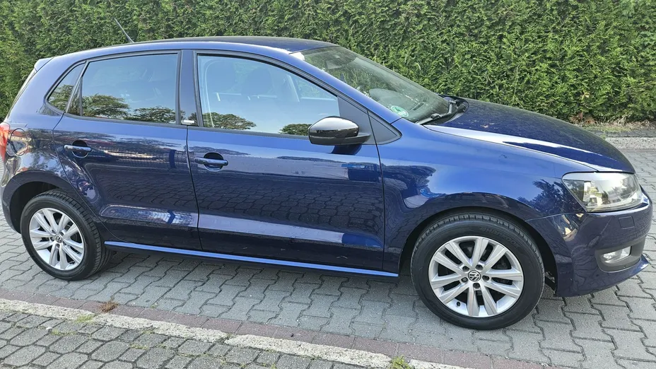 VOLKSWAGEN Polo -