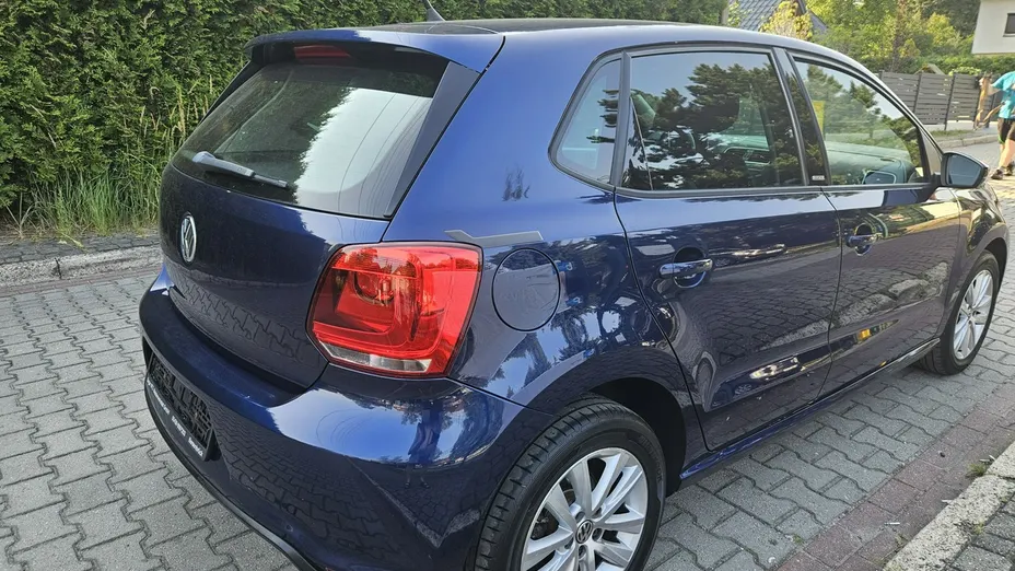 VOLKSWAGEN Polo -