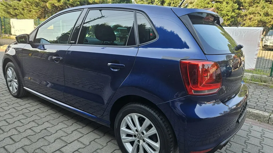 VOLKSWAGEN Polo -