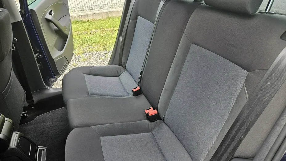 VOLKSWAGEN Polo -