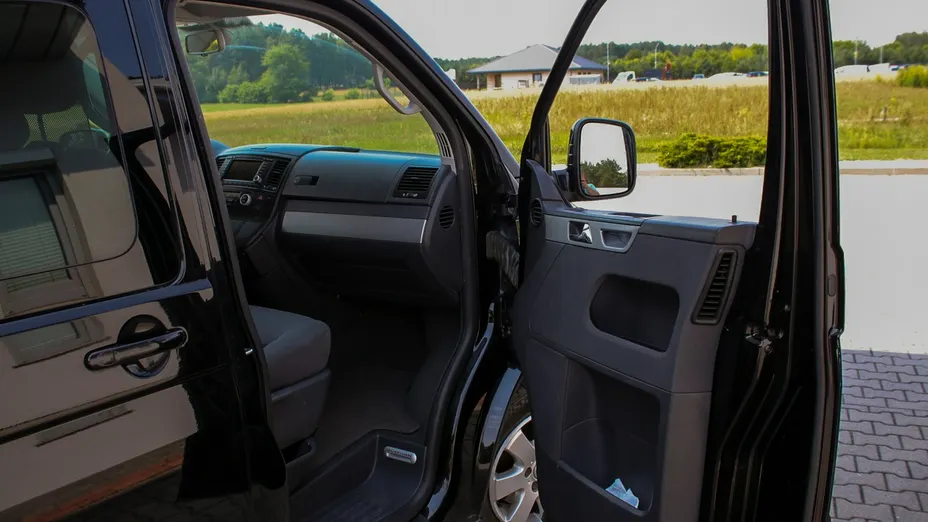 VOLKSWAGEN Multivan -