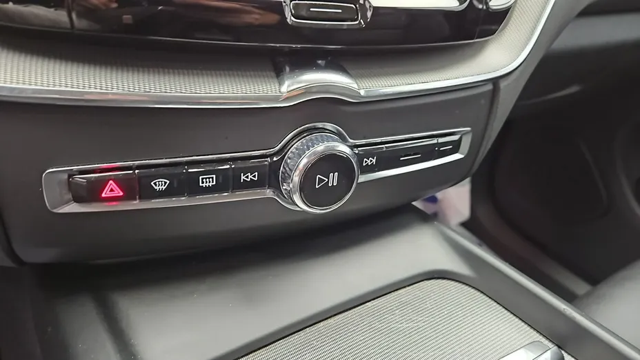 VOLVO XC60 -