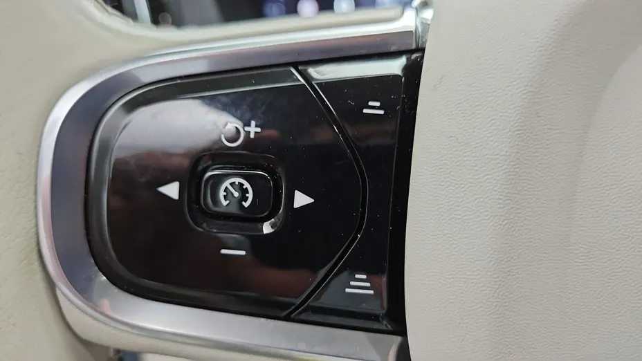 VOLVO XC60 -
