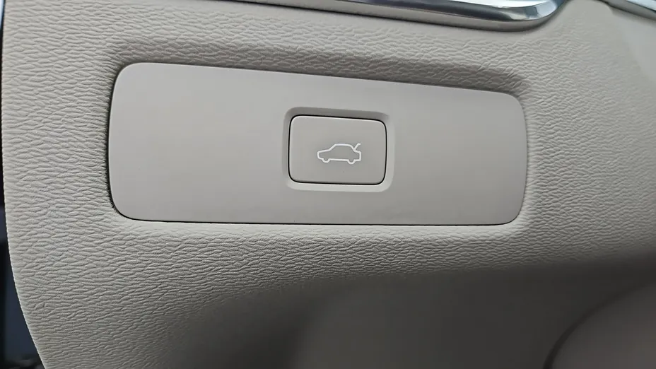 VOLVO XC60 -