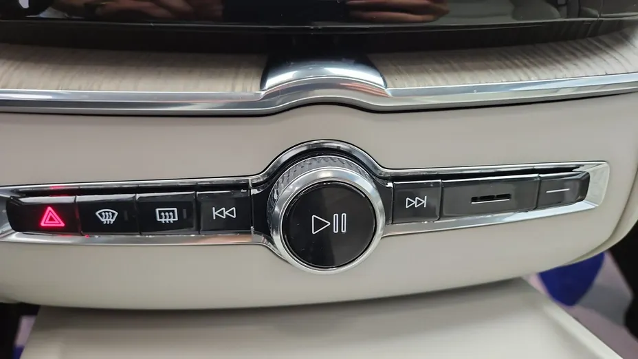 VOLVO XC60 -