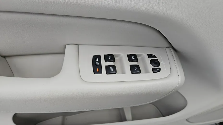 VOLVO XC60 -