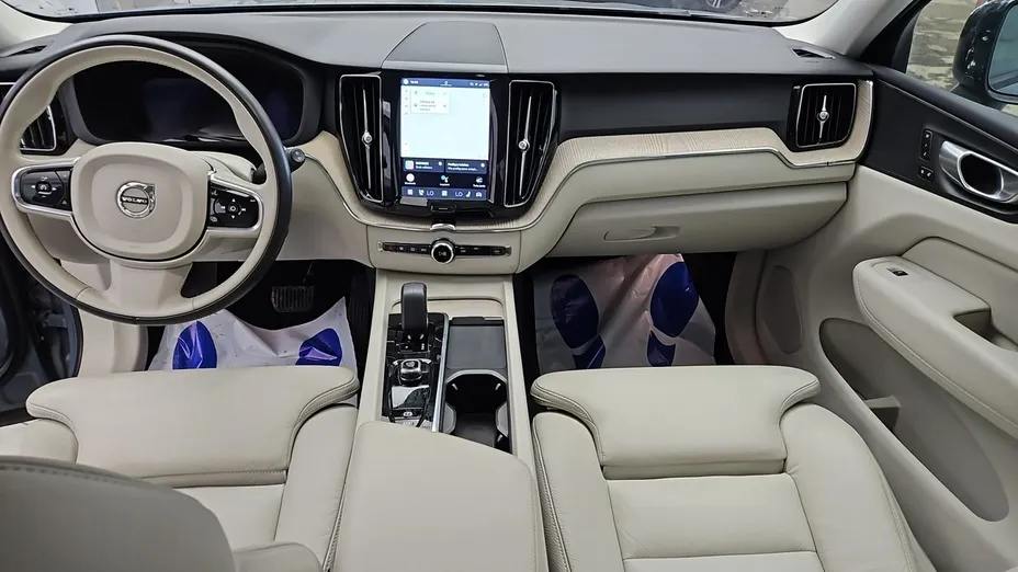 VOLVO XC60 -