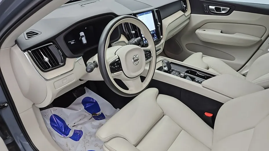 VOLVO XC60 -