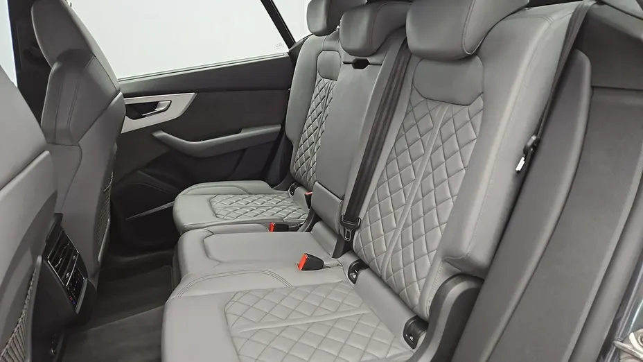 AUDI SQ8 -