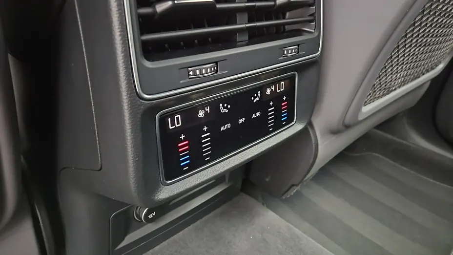 AUDI SQ8 -