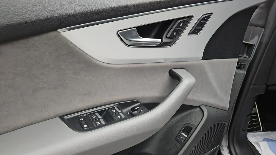 AUDI SQ8 -
