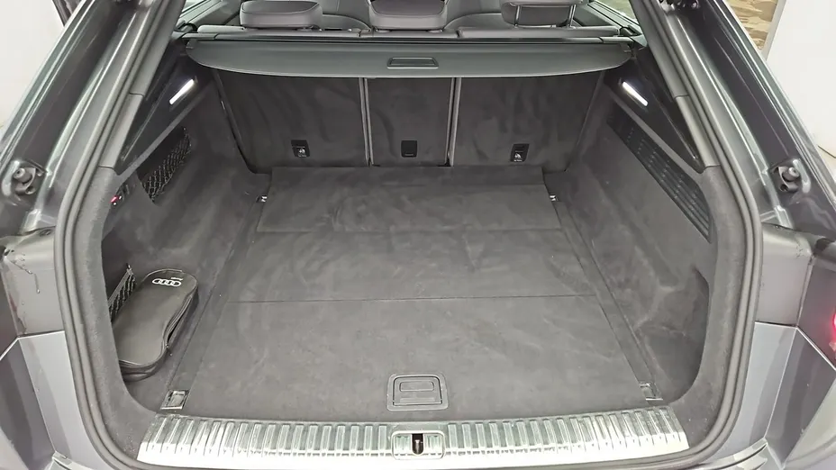AUDI SQ8 -