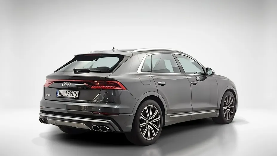 AUDI SQ8 -