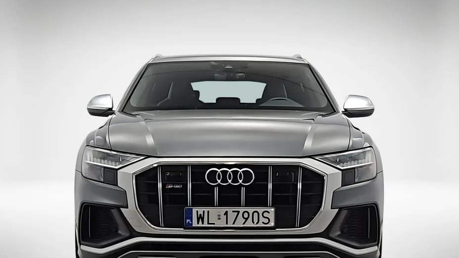 AUDI SQ8 -