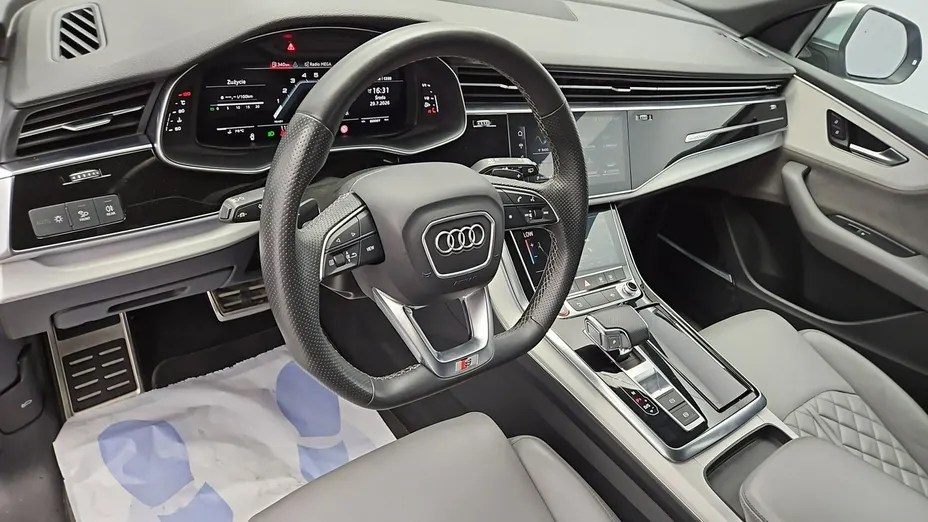 AUDI SQ8 -