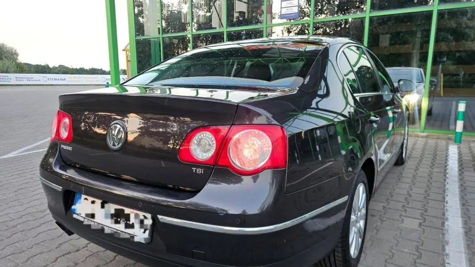 VOLKSWAGEN Passat -