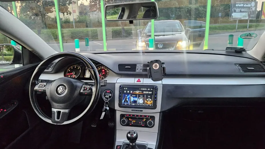 VOLKSWAGEN Passat -