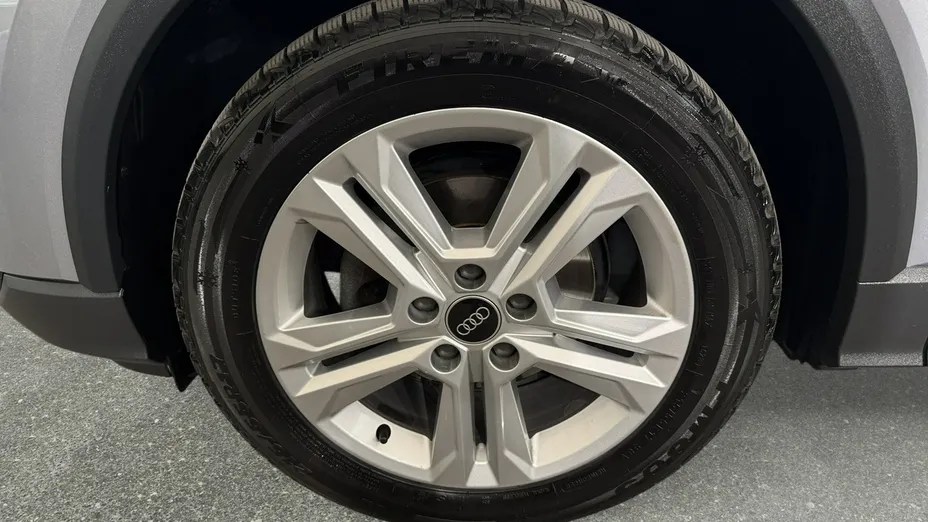 AUDI Q2 -