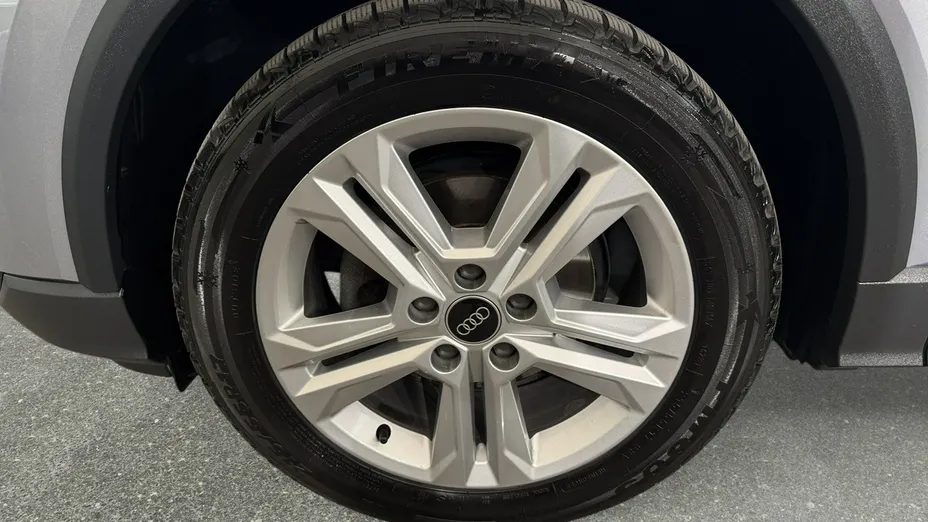 AUDI Q2 -