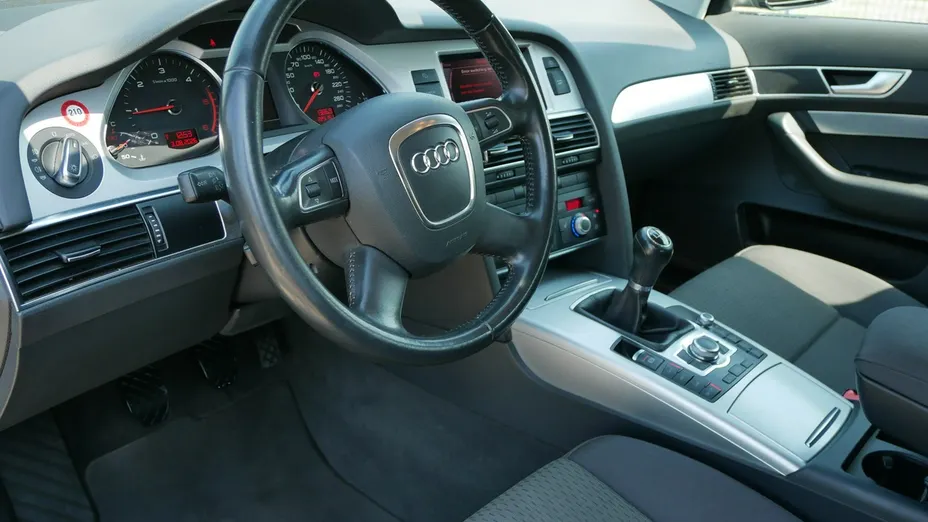 AUDI A6 -