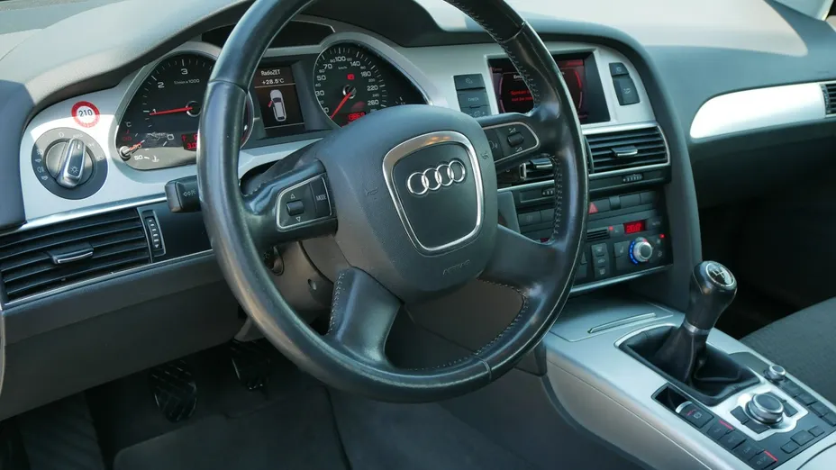 AUDI A6 -