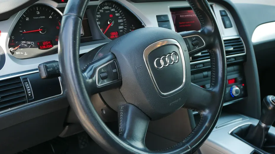 AUDI A6 -