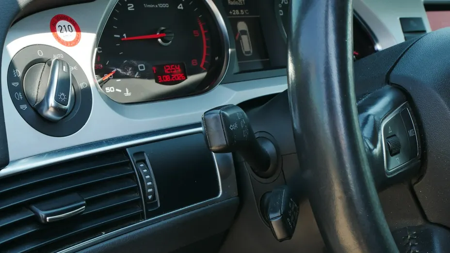 AUDI A6 -