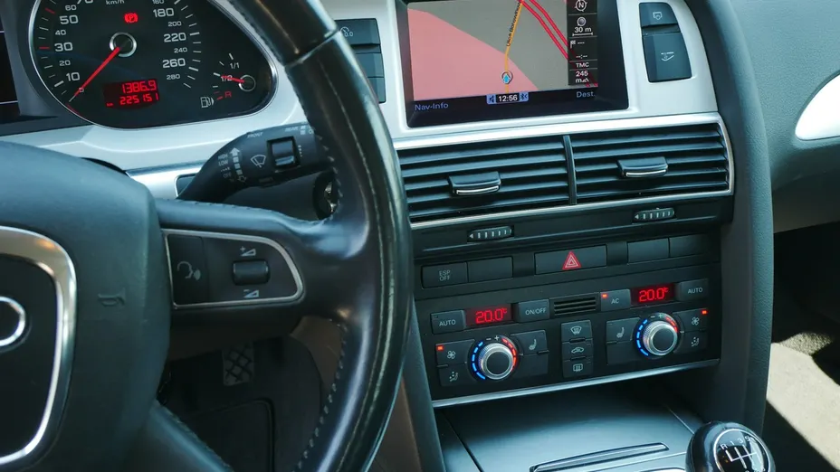 AUDI A6 -