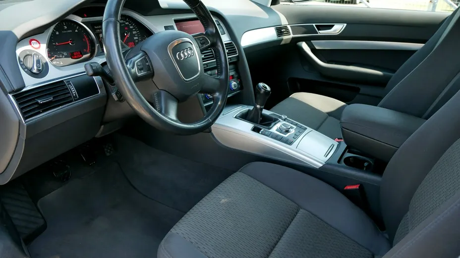 AUDI A6 -