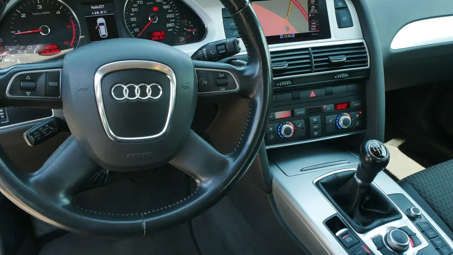 AUDI A6 -