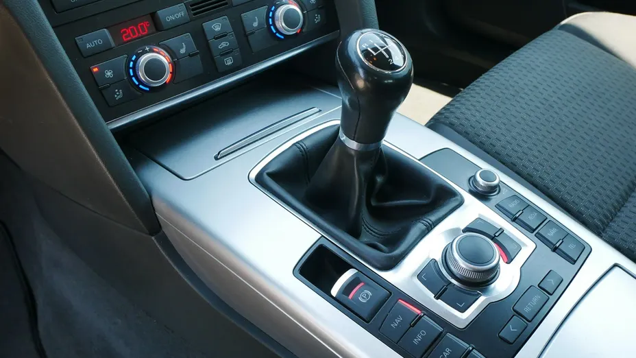 AUDI A6 -