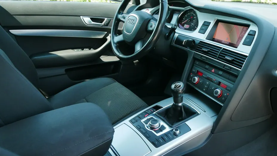 AUDI A6 -