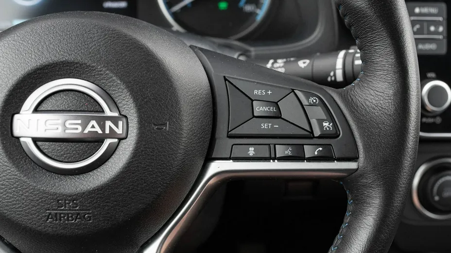 NISSAN Leaf -