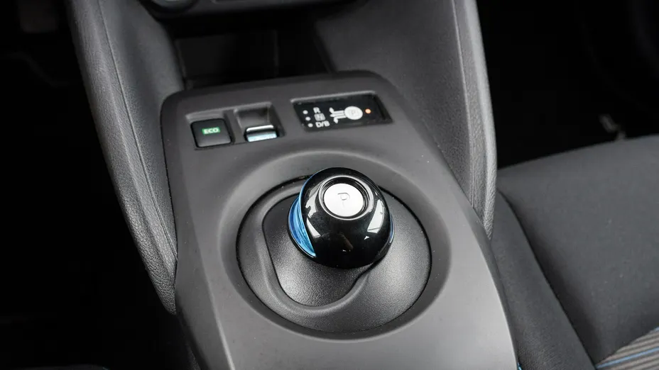NISSAN Leaf -