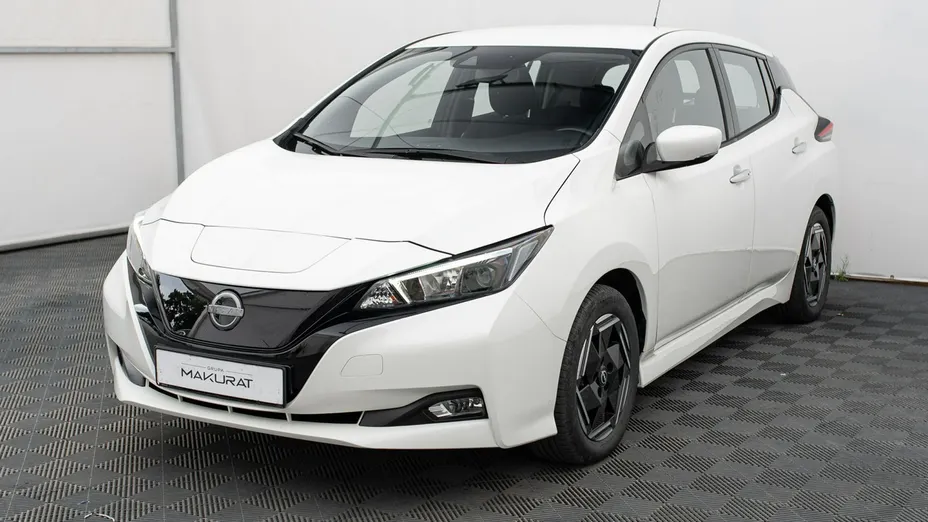 NISSAN Leaf -