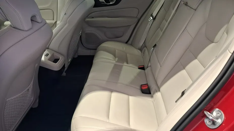 VOLVO V60 -