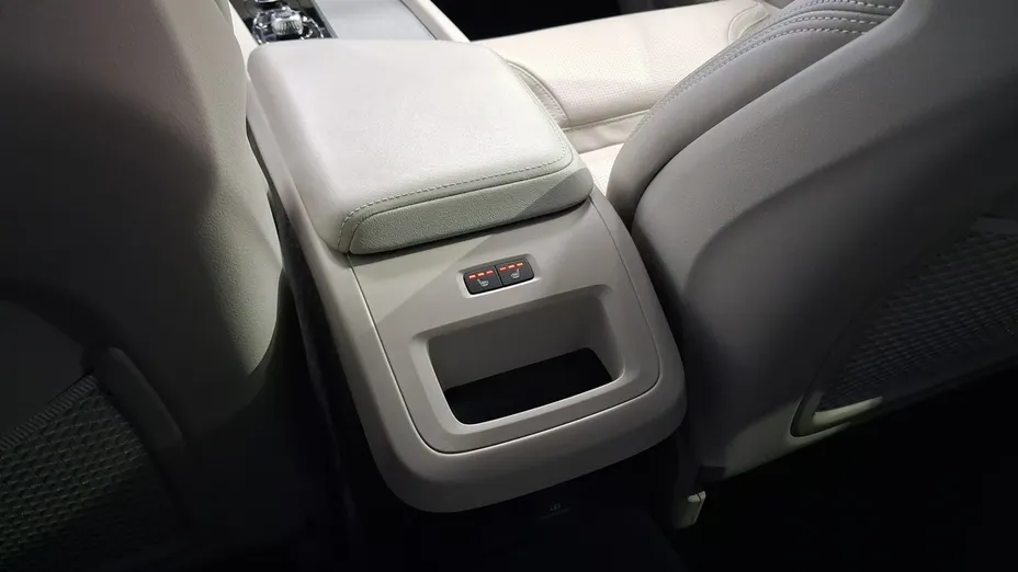 VOLVO V60 -