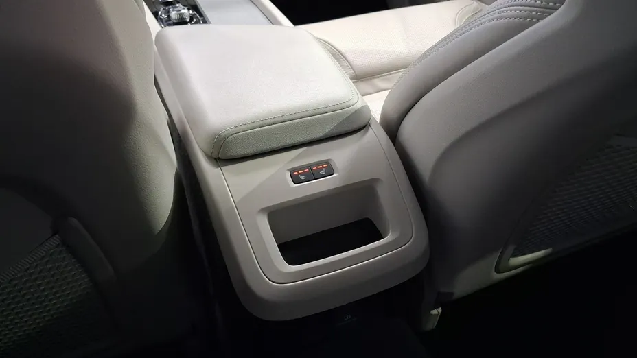 VOLVO V60 -