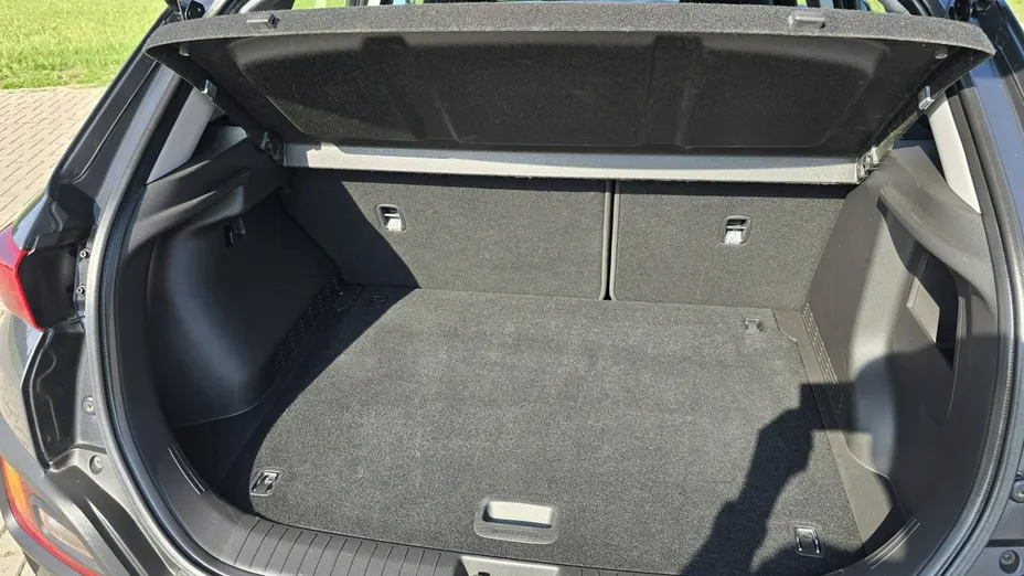 HYUNDAI Kona -