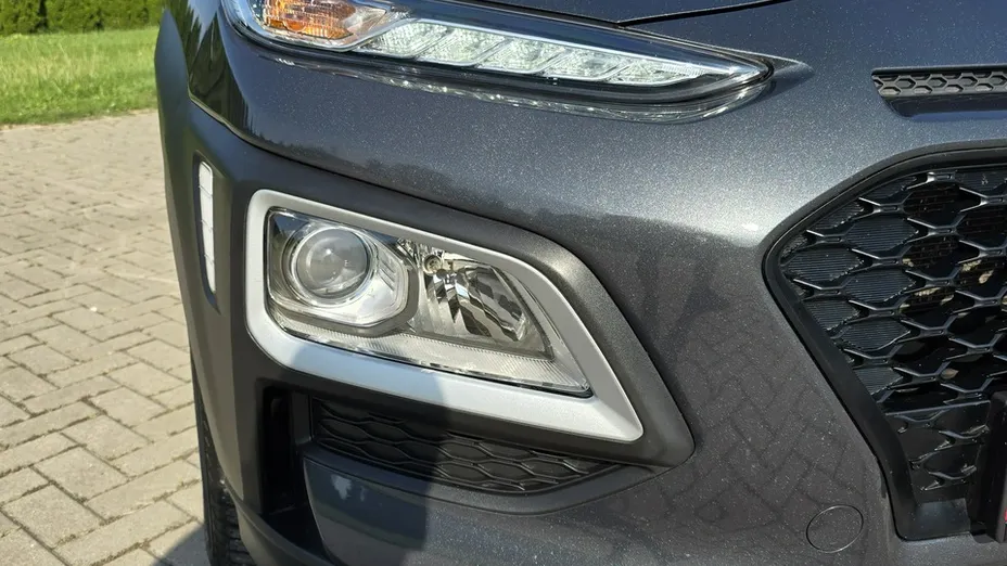 HYUNDAI Kona -