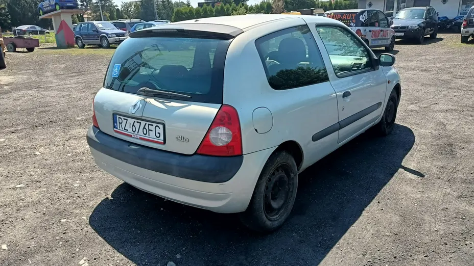 RENAULT Clio -