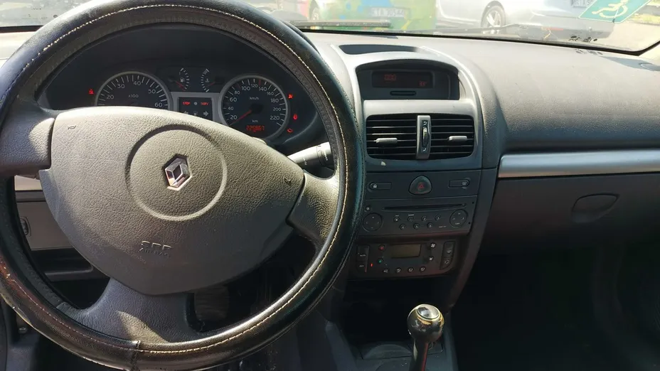 RENAULT Clio -