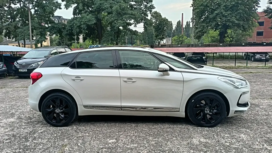 CITROEN DS5 -