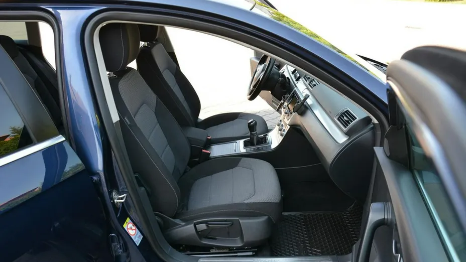 VOLKSWAGEN Passat -