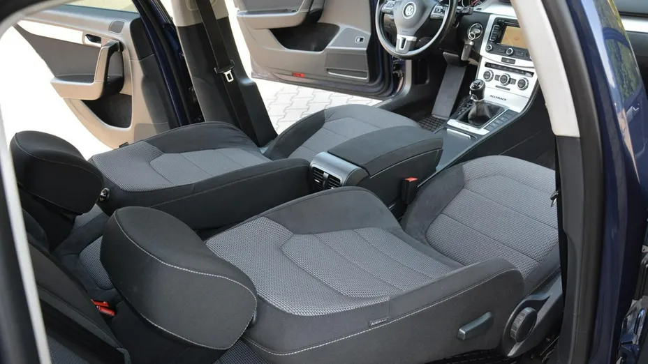 VOLKSWAGEN Passat -
