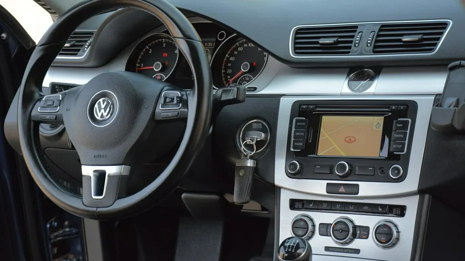 VOLKSWAGEN Passat -